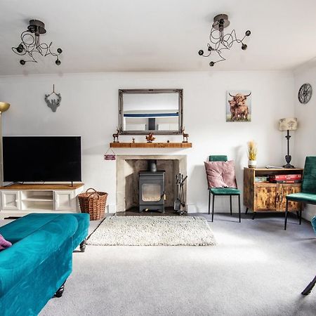 Charming 2 Bedroom Flat In The Heart Of Kirriemuir 키리뮈어 외부 사진