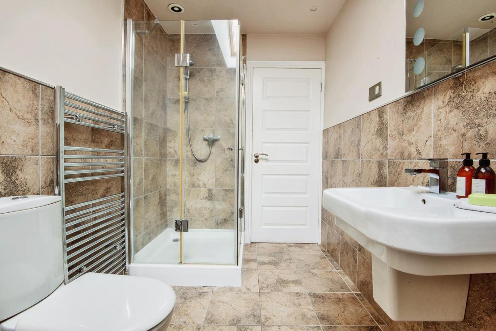 Charming 2 Bedroom Flat In The Heart Of Kirriemuir 키리뮈어 외부 사진