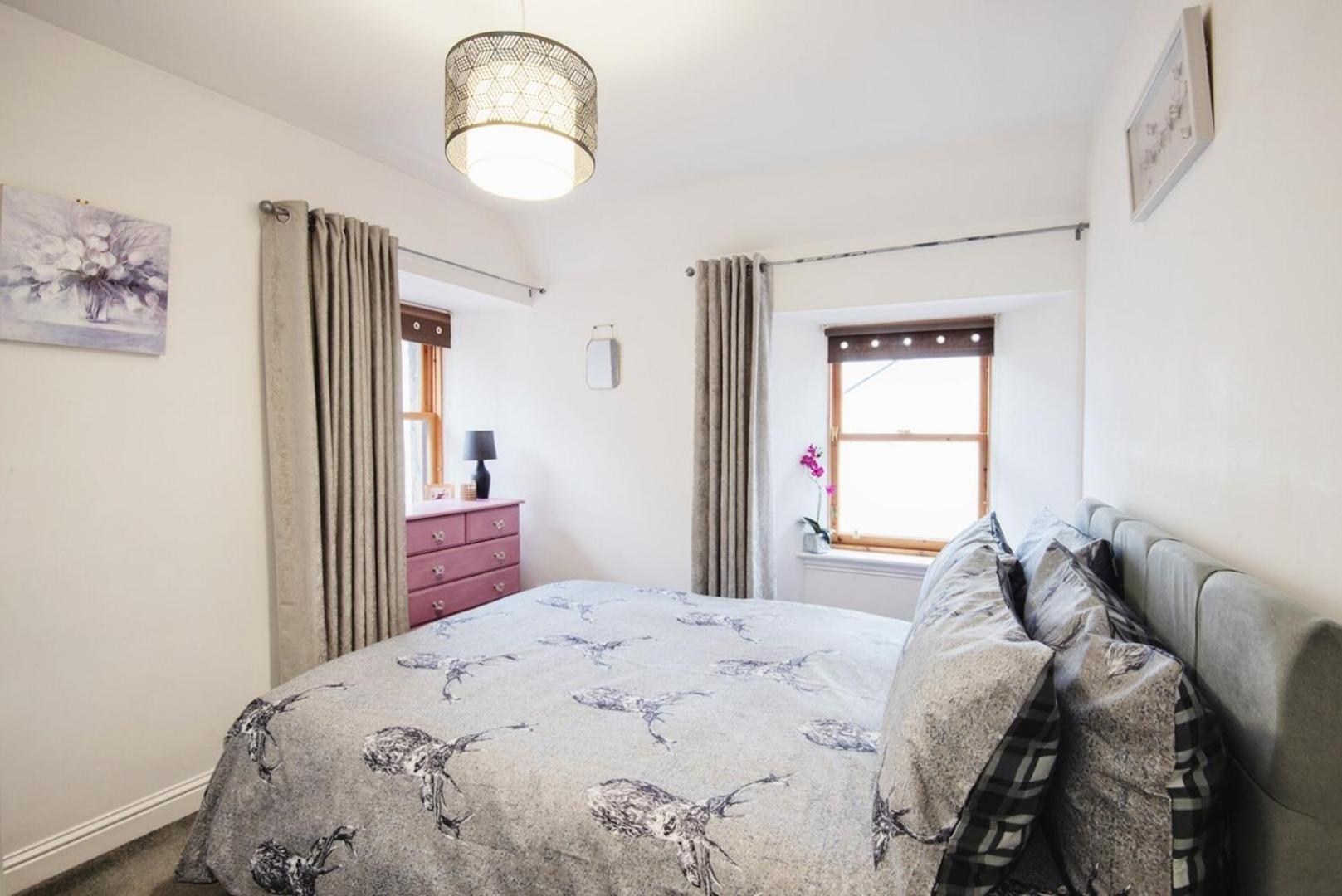 Charming 2 Bedroom Flat In The Heart Of Kirriemuir 키리뮈어 외부 사진