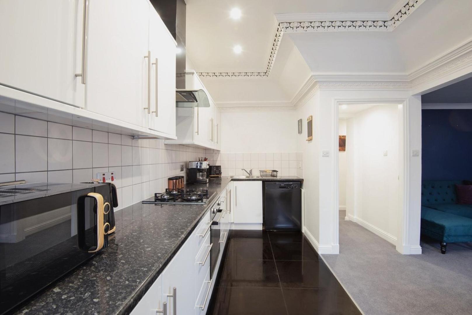 Charming 2 Bedroom Flat In The Heart Of Kirriemuir 키리뮈어 외부 사진
