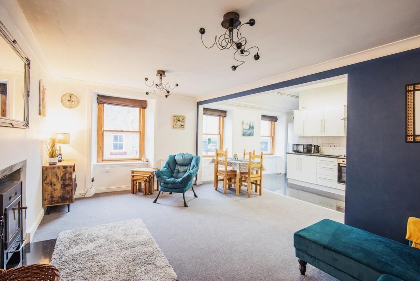 Charming 2 Bedroom Flat In The Heart Of Kirriemuir 키리뮈어 외부 사진